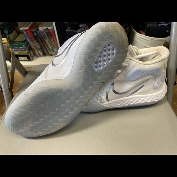 7.5 NIKE KD TREY - Picture 8 of 12